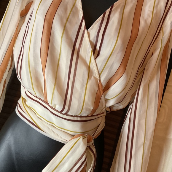 Casual wrap blouse - Picture 3 of 5